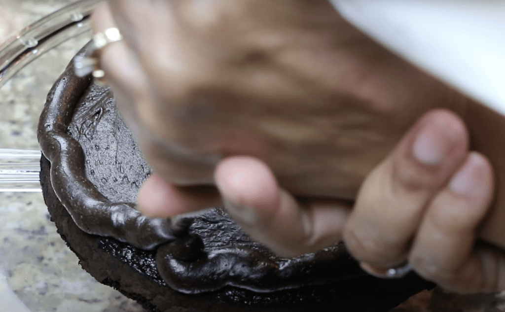 icing Chocolate cake